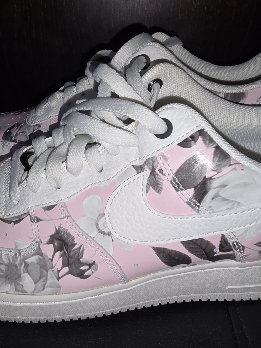 Nike Women's Pink Floral Low-Top Sneakers - Picture 6 of 9